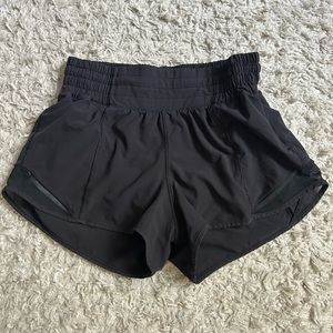 Black Lululemon Hotty Hot Shorts - SIZE 2 (2.5 inseam)